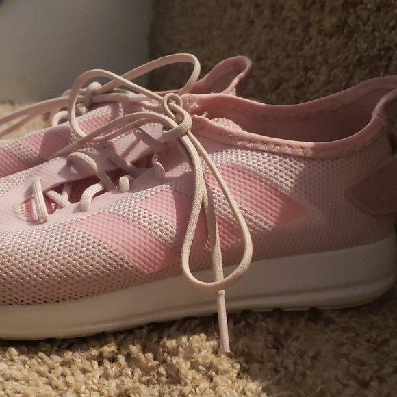 Adidas - Picture 2 of 3